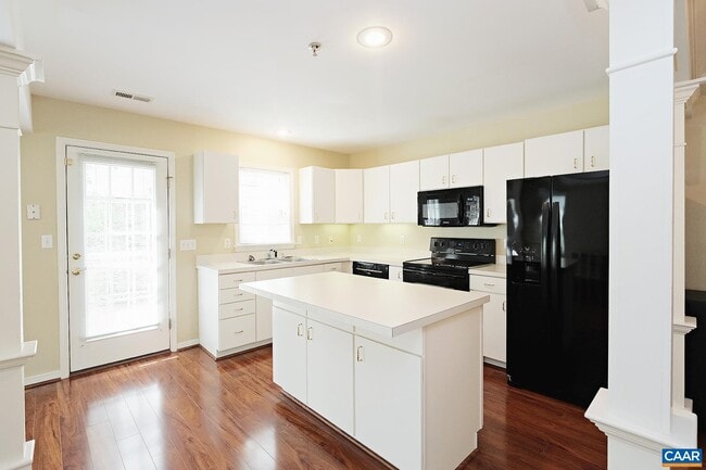 Building Photo - 3400 Moubry Ln