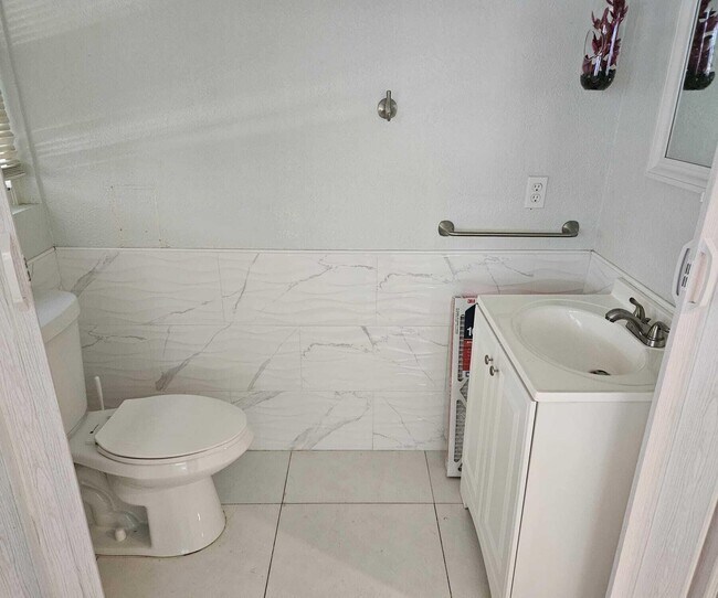 Building Photo - 1943 Kirk Rd