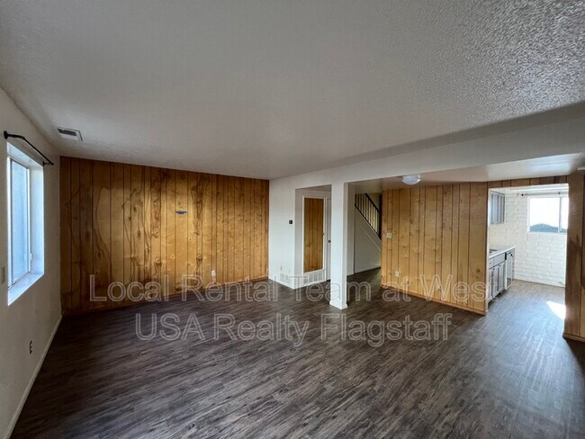 Primary Photo - 323 N Bonito St
