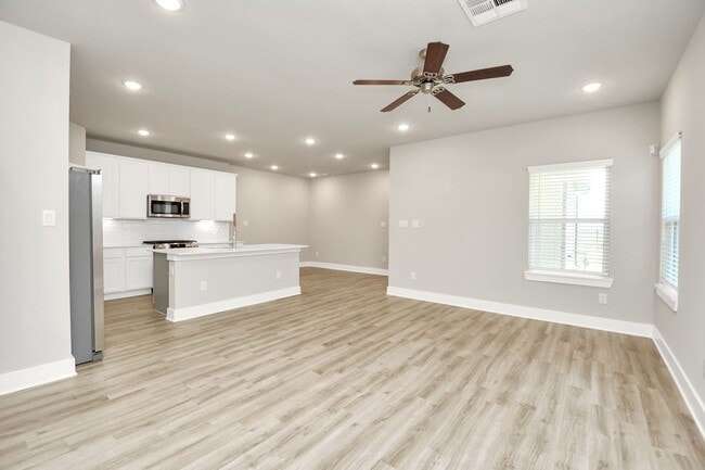 Building Photo - 21042 Shore Oak Dr