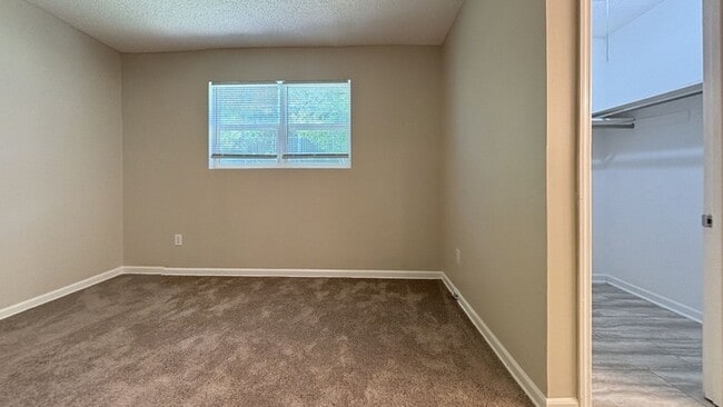 Building Photo - 2 bed / 1 bath ~ Just off of HWY 61