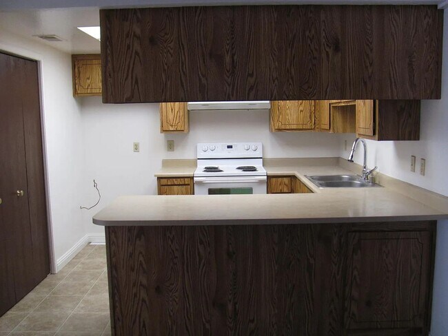 Building Photo - Charming 3 Bedroom, 2 Bath Halfplex in Southwest Woodland