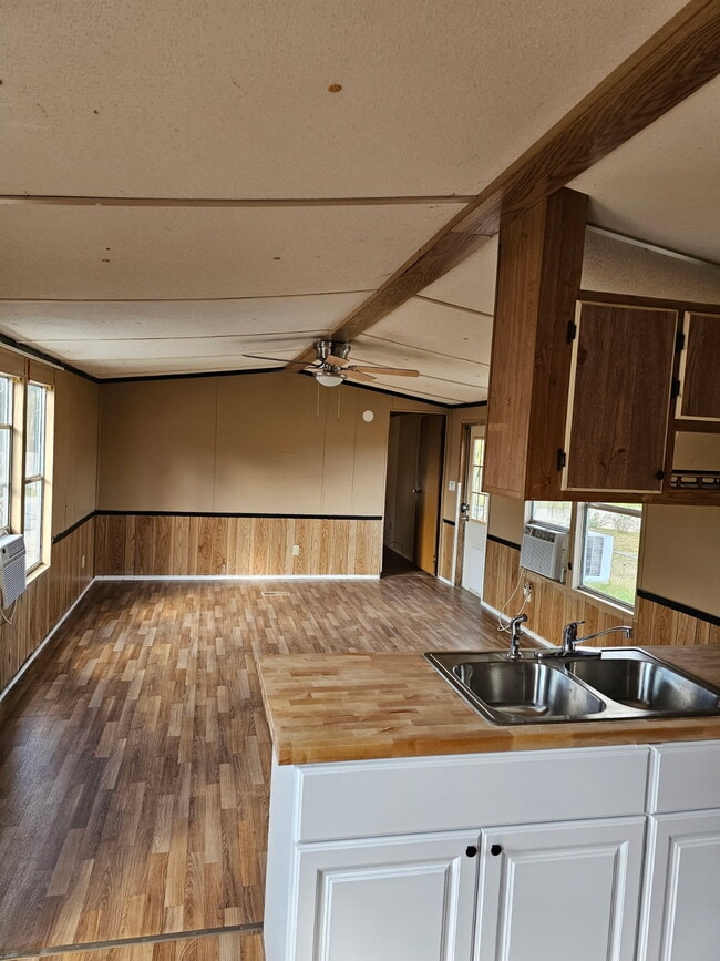 Building Photo - 15483 Lime Dr