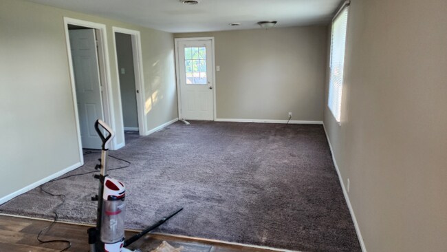 Building Photo - 1504 Widows Rd