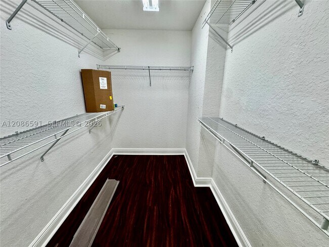 Building Photo - 9763 Darlington Pl