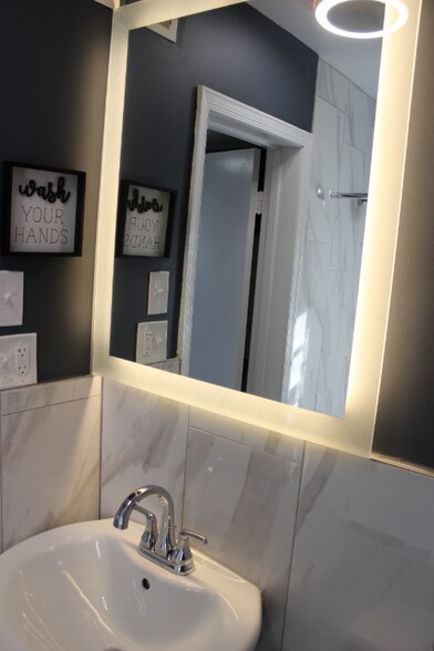 Building Photo - 2110 38th St SE