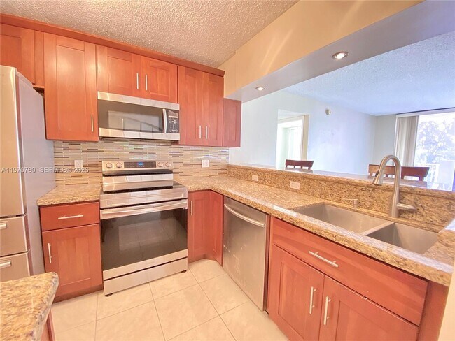 Building Photo - 1300 NE Miami Gardens Dr