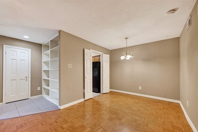 Building Photo - 1311 Antoine Dr