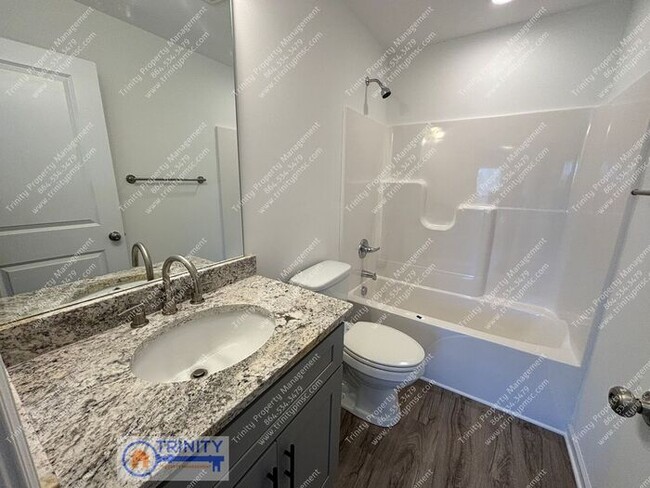 Building Photo - Gorgeous newly built townhome near downtow...
