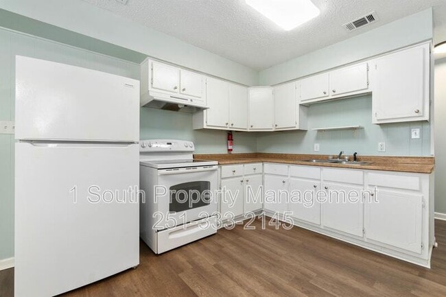 Building Photo - 8983 Larry Dr