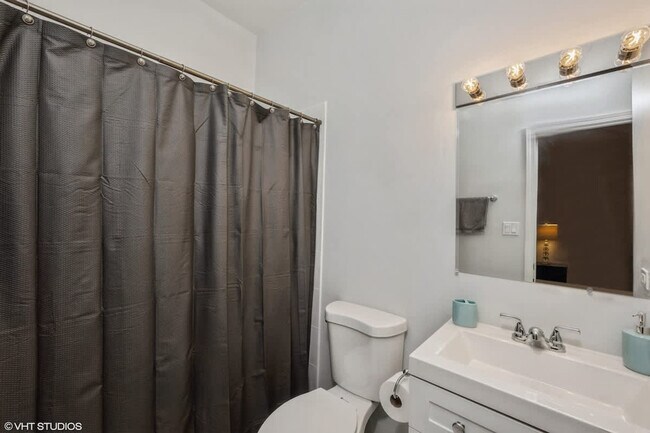 Building Photo - 118 N Leavitt St