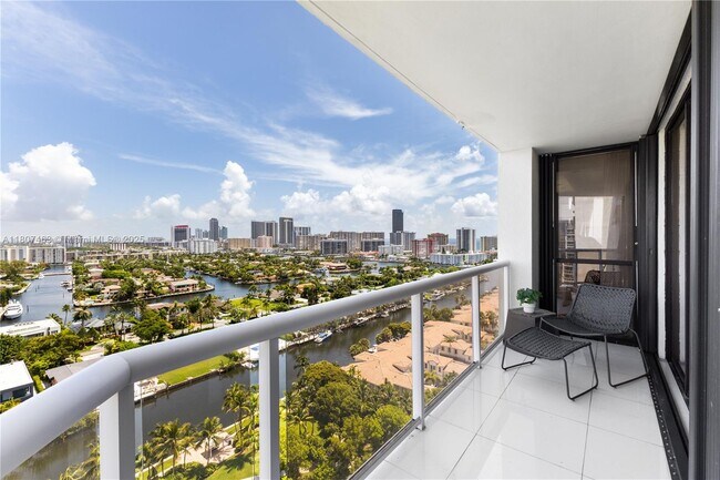 Building Photo - 3640 Yacht Club Dr
