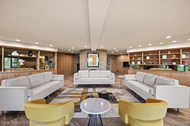 Building Photo - 3333 W Shore Dr