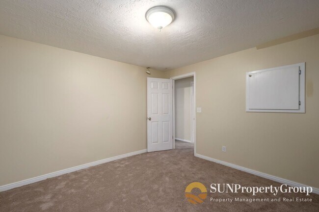 Building Photo - Large Basement Apartment in Great South Jordan Location!