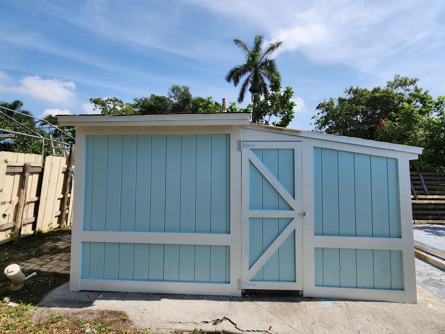 Building Photo - Coastal Charm Awaits in Bonita Springs