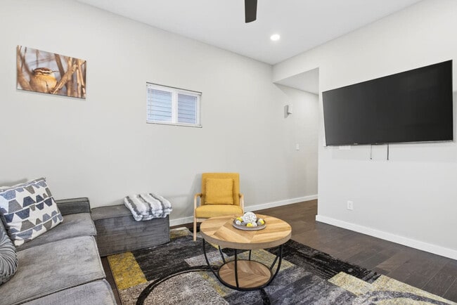 Building Photo - 518 Prospect St