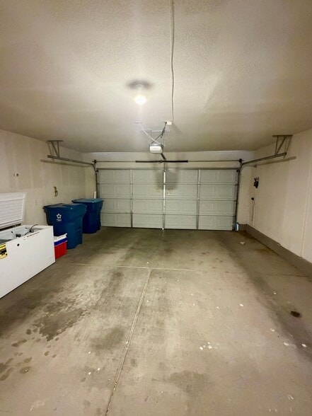 Building Photo - 5013 Tioga Pass Ave