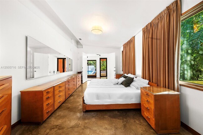 Building Photo - 5627 Granada Blvd