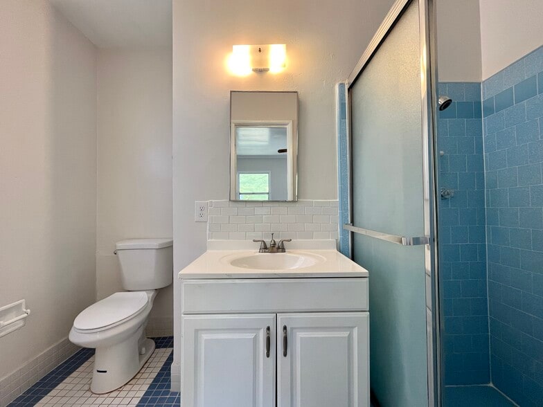 Primary bathroom - 1807 S Redondo Blvd