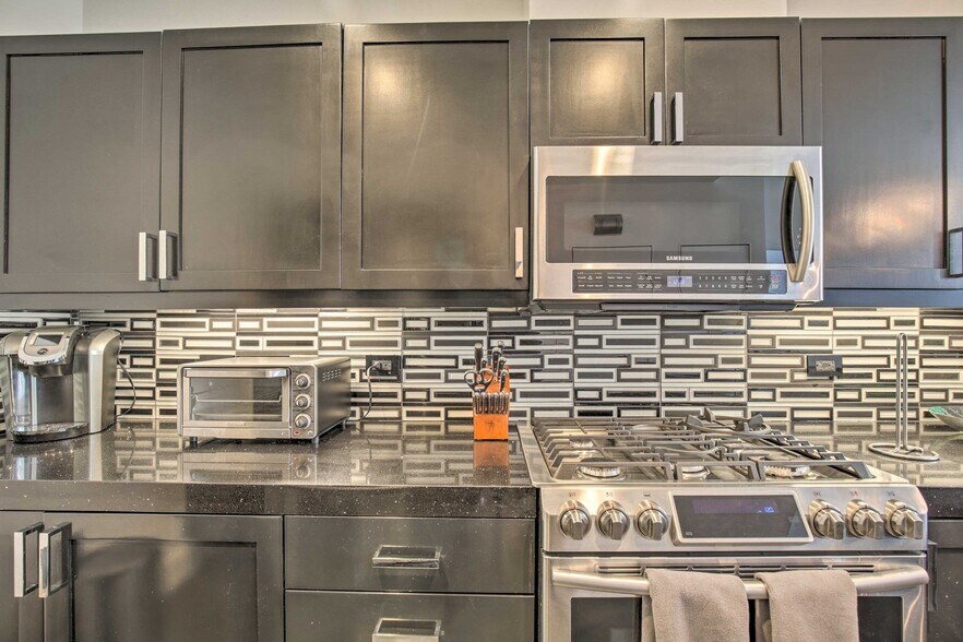 Building Photo - 530 K St