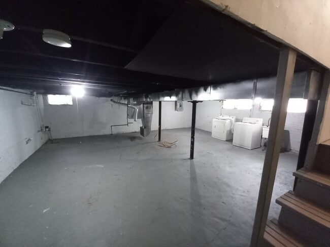 Building Photo - 75 Waverly St