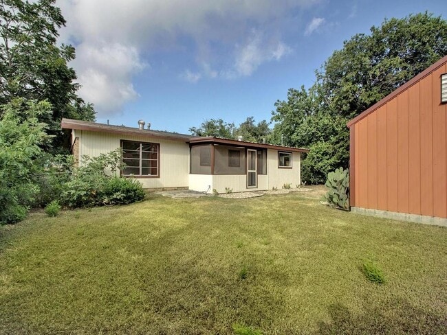 Building Photo - 1110 Fieldcrest Dr