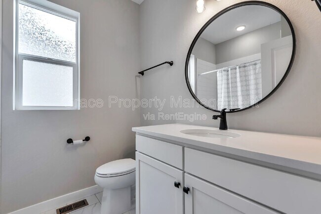 Building Photo - 4751 Ambrose Pl