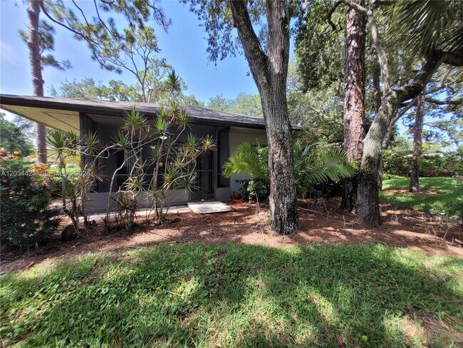 Building Photo - 7523 Greenlake Way