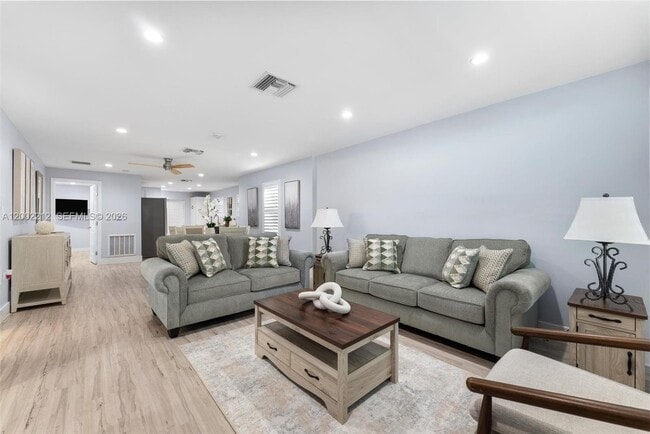 Building Photo - 230 SW 12th Ave