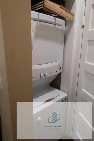 Building Photo - 1353 Ashland Ave