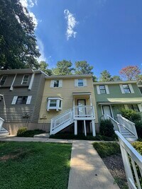 Building Photo - Beautiful 2 Bedroom 1.5 Bath Town Home! Ne...