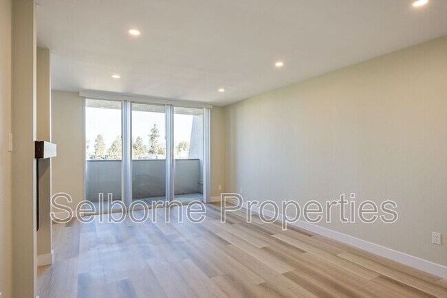 Building Photo - 601 Oakland Ave