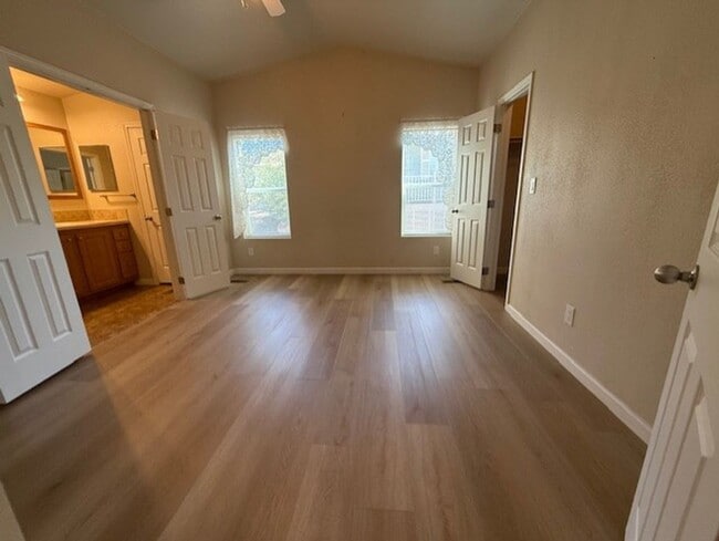 Building Photo - 2 Bed 2 Bath in the wonderful Community of...
