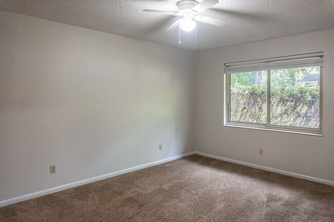 Building Photo - 1409 Lehigh Dr