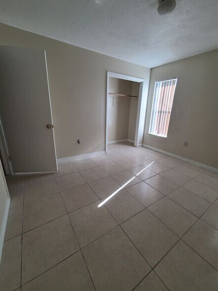 Building Photo - 1712 SW 40th Terrace
