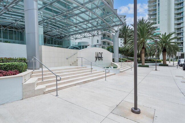 Building Photo - 1331 Brickell Bay Dr