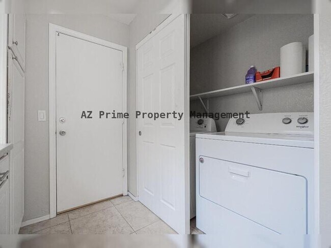 Building Photo - 7442 W Via Del Sol Dr