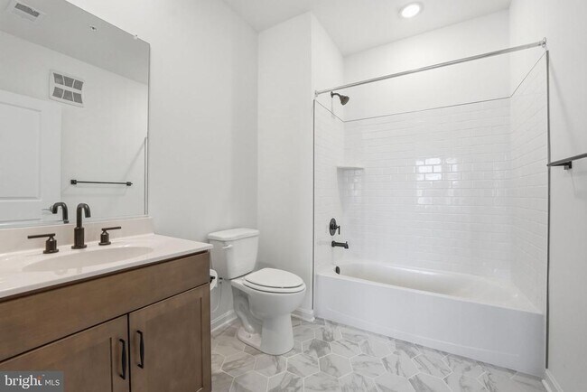 Building Photo - 13970 Englefield Dr