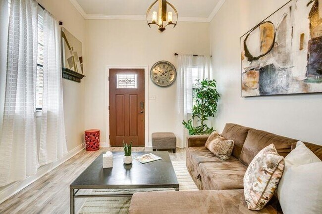 Building Photo - 2102 Philip St