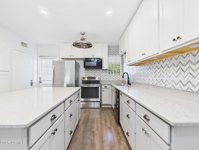 Building Photo - 6501 N 17th Ave