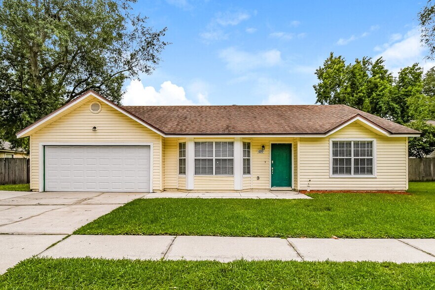 Primary Photo - 8359 3 Creeks Blvd