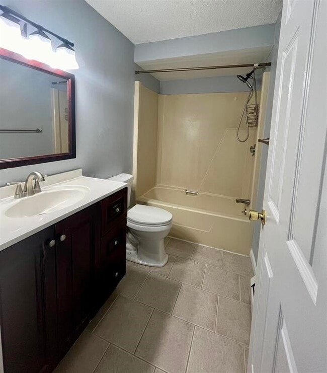 Building Photo - 313 Springbrook Cir