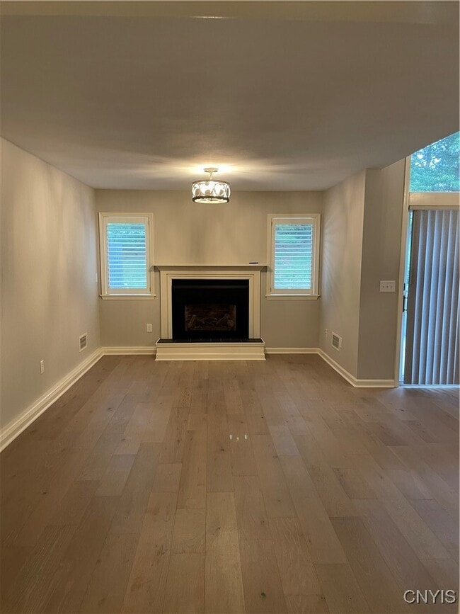 Building Photo - 497 Summerhaven Dr N