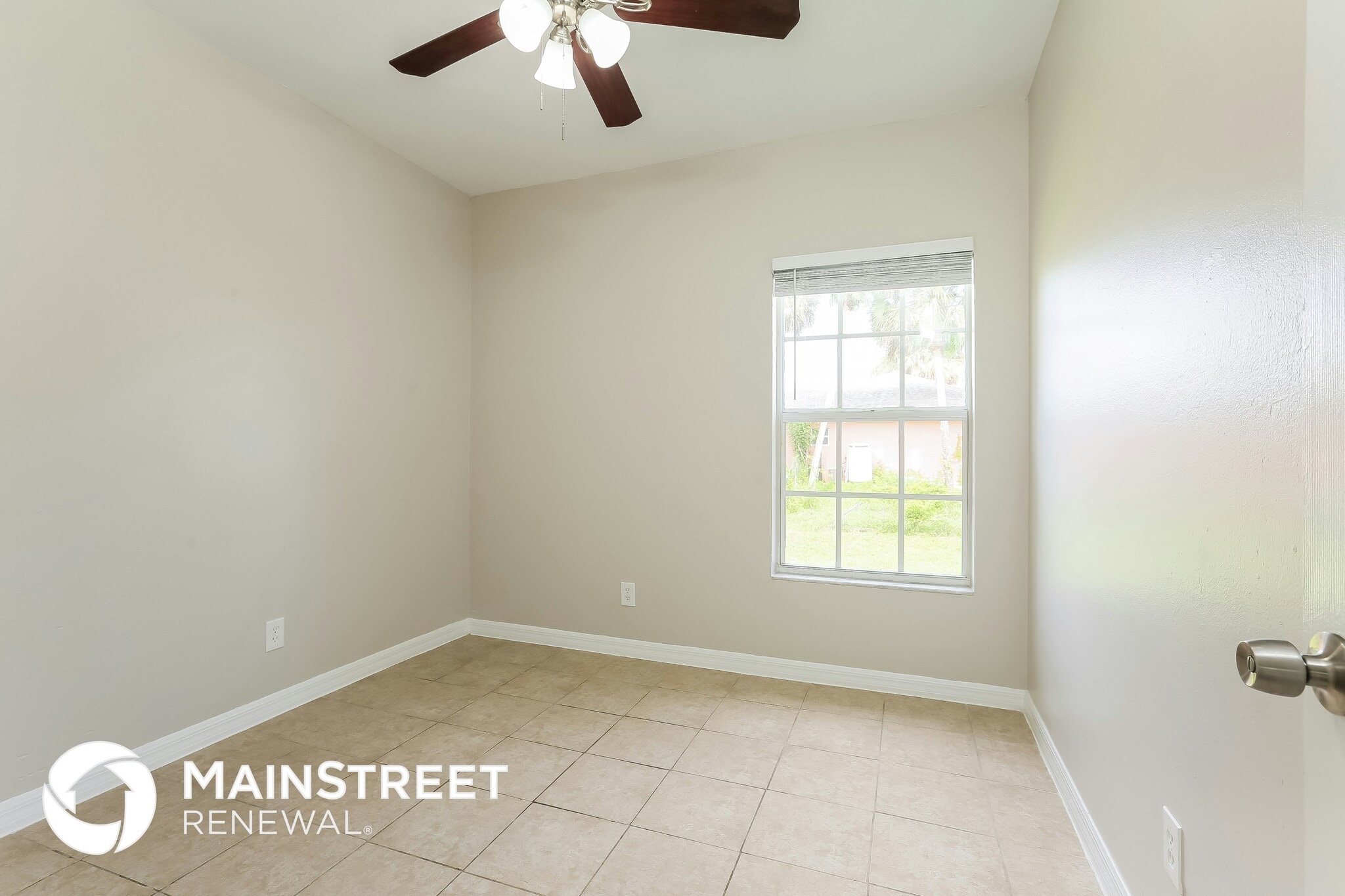 Building Photo - 1245 Amherst St E