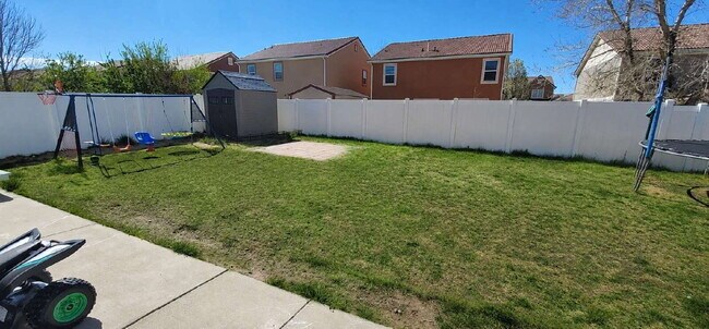 Building Photo - Spacious 3 Bed, 2.5 Bath home with Loft