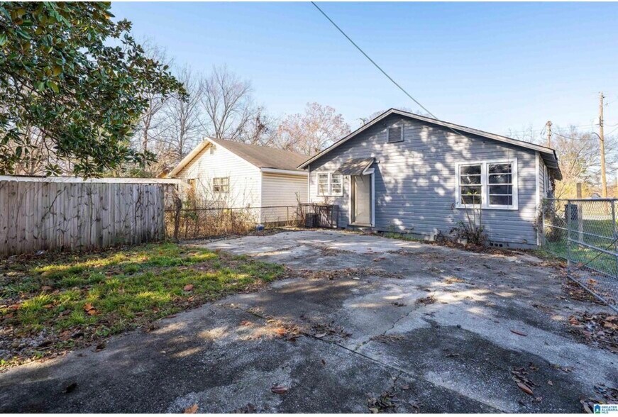 Building Photo - 1825 18th St Ensley