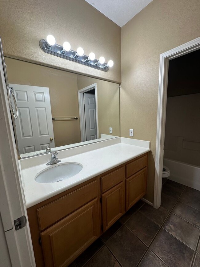Building Photo - Single Story 3 Bedrooms Plus Den, Paseo Del Sol!!!