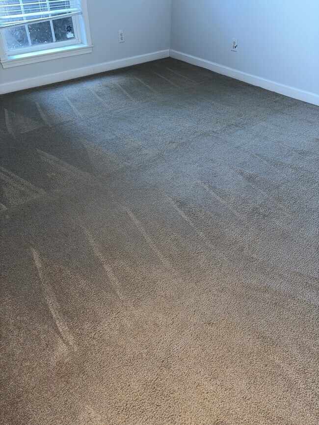 Building Photo - 3 Bedroom 2 Bathroom