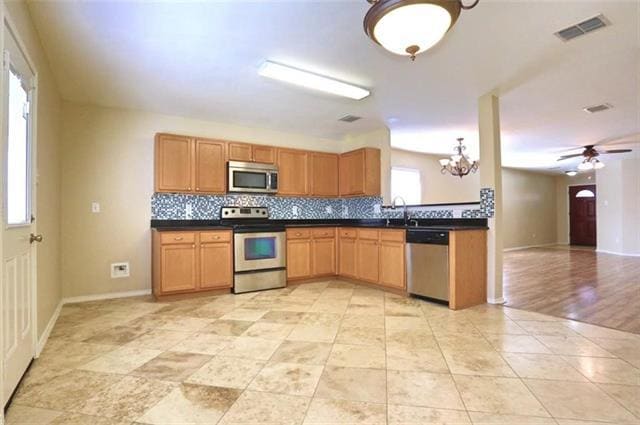 Building Photo - 1724 Honey Creek Ln