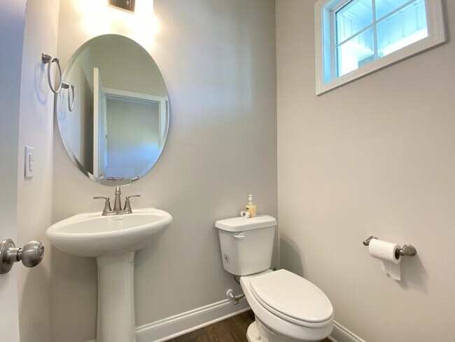 Building Photo - 5499 Rosser Pittman Rd
